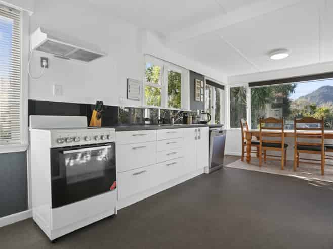 215 Tony Avenue, Thames