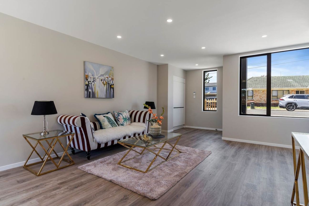 AFFORDABLE 3 BEDROOM TOWNHOUSE - Vista 2