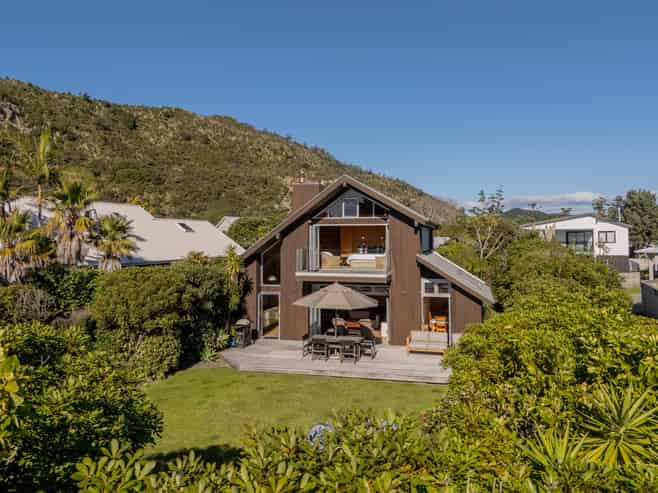 111 Pacific Parade, Matarangi