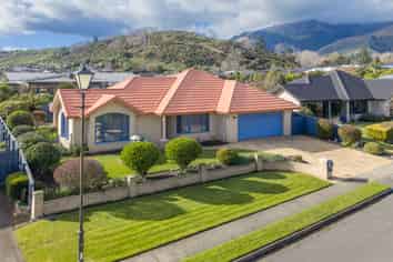 7 Ashdonleigh Grove, Stoke
