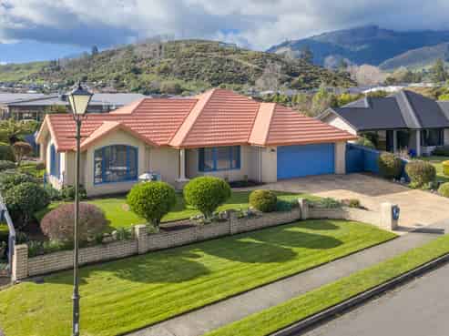 7 Ashdonleigh Grove, Stoke