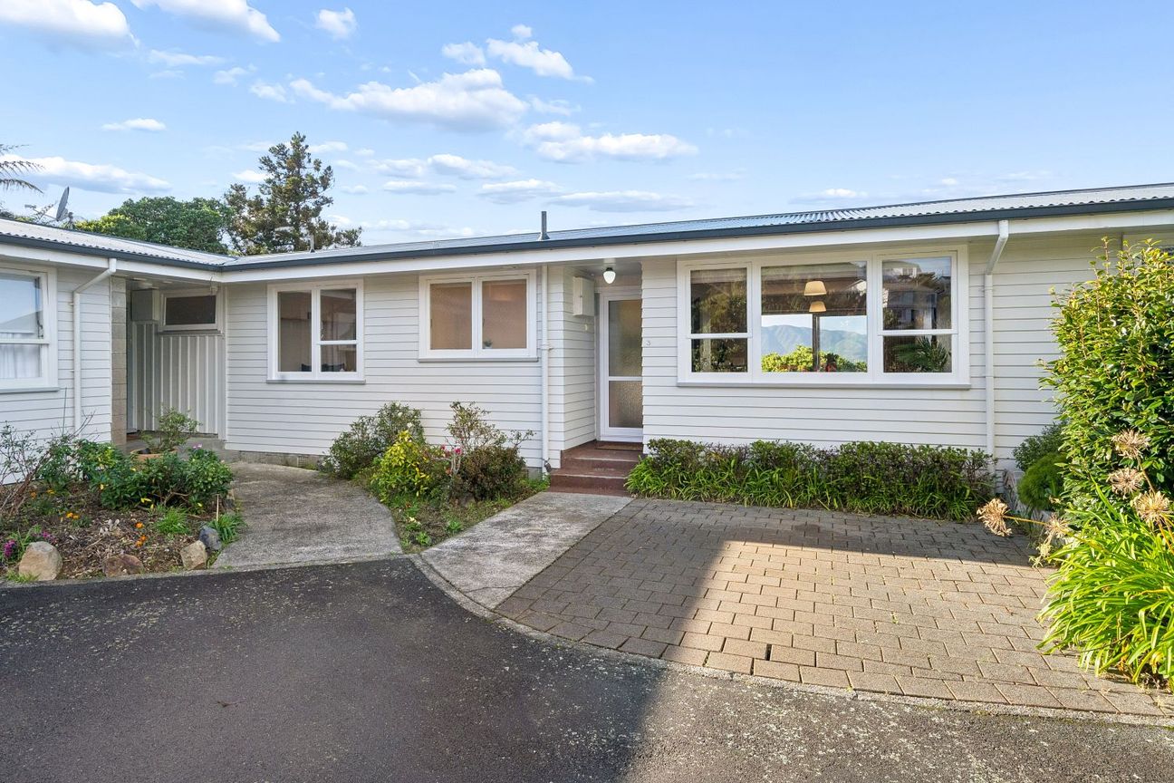 Sunny 2-Bedroom Home in Korokoro - Aanzicht 4
