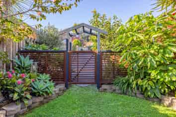 1/1031 Beach Road, Torbay