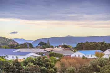 25 Chaffey Crescent, Titahi Bay
