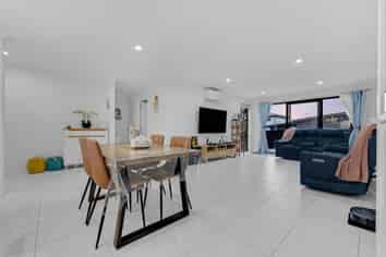 6D Crows Road, Swanson
