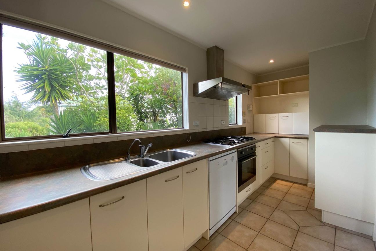 5 Bedroom Family Home in Rangitoto Zone - Bild 4