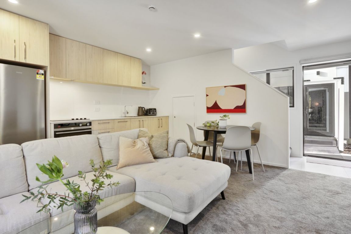 Priced To Move! You'd Better Be Quick! - Meer
