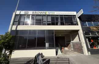 Showroom/Retail on Great North Road