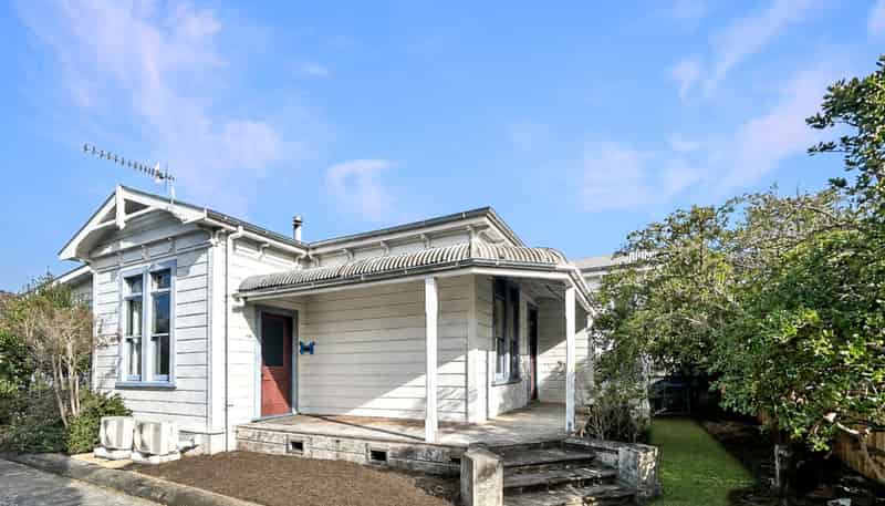 102 Featherston Street, Takaro