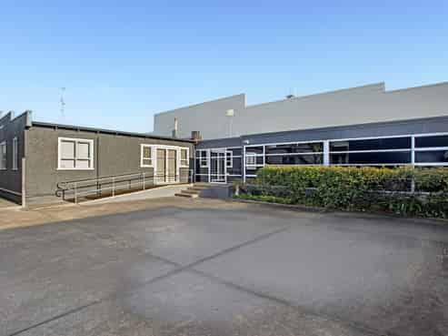 Deceptively large, impressively located offices