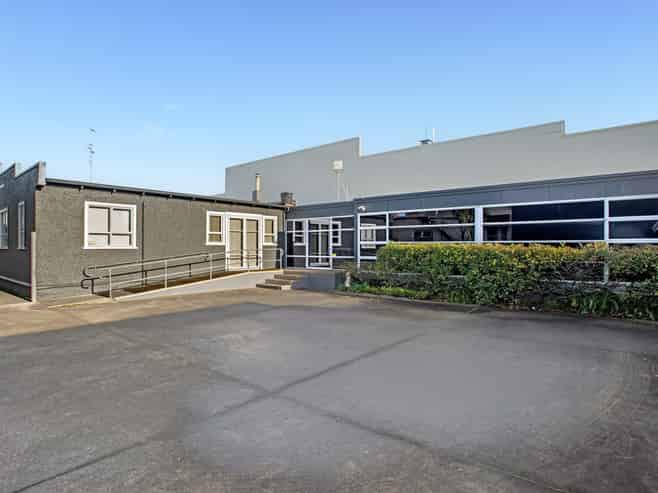 Deceptively large, impressively located offices