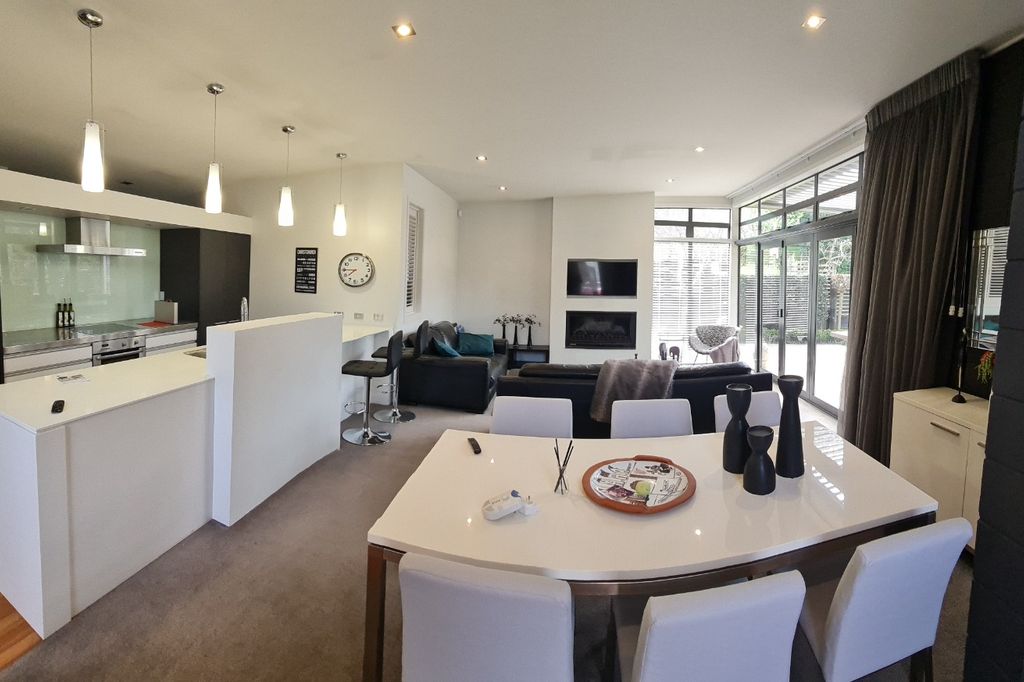 Executive Living Paradise - Furnished 5