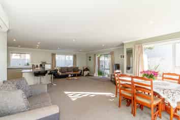 3A The Esplanade, Westshore