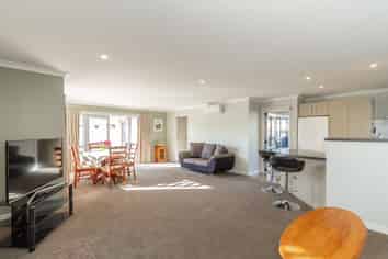 3A The Esplanade, Westshore
