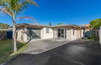 3A The Esplanade, Westshore
