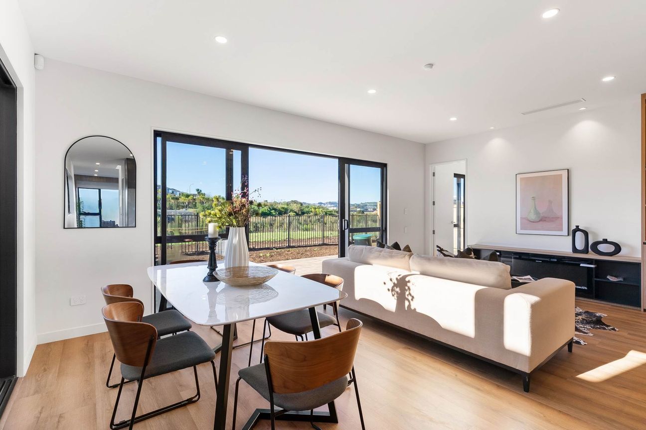 House in Flat Bush - More