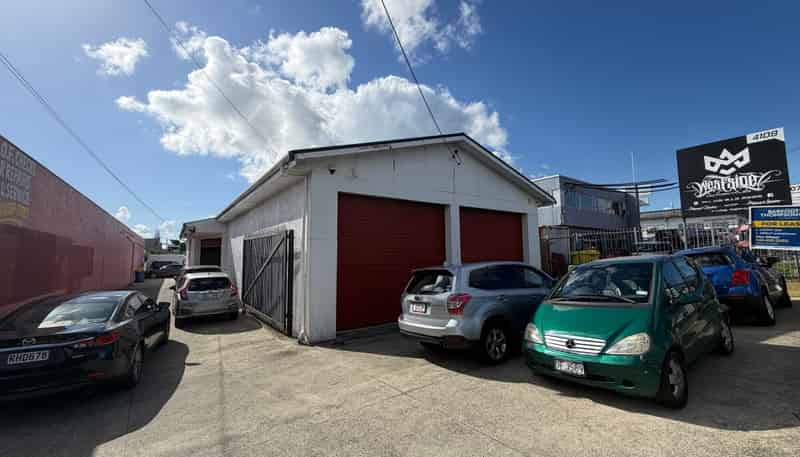 4113 Great North Road, Glen Eden