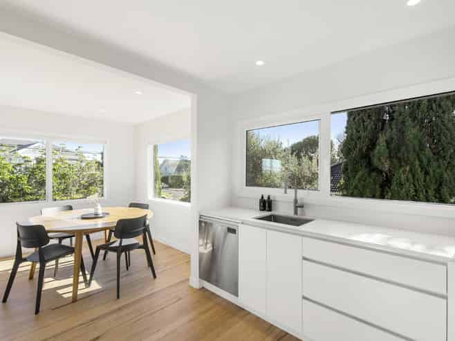 8/118 Vauxhall Road, Devonport
