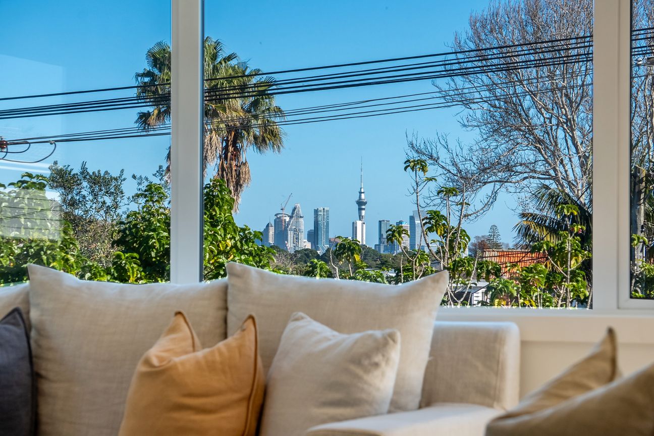 Luxury Lifestyle Living Without the Price Tag - Widok 3