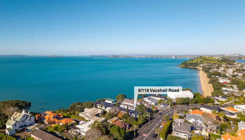 8/118 Vauxhall Road, Devonport