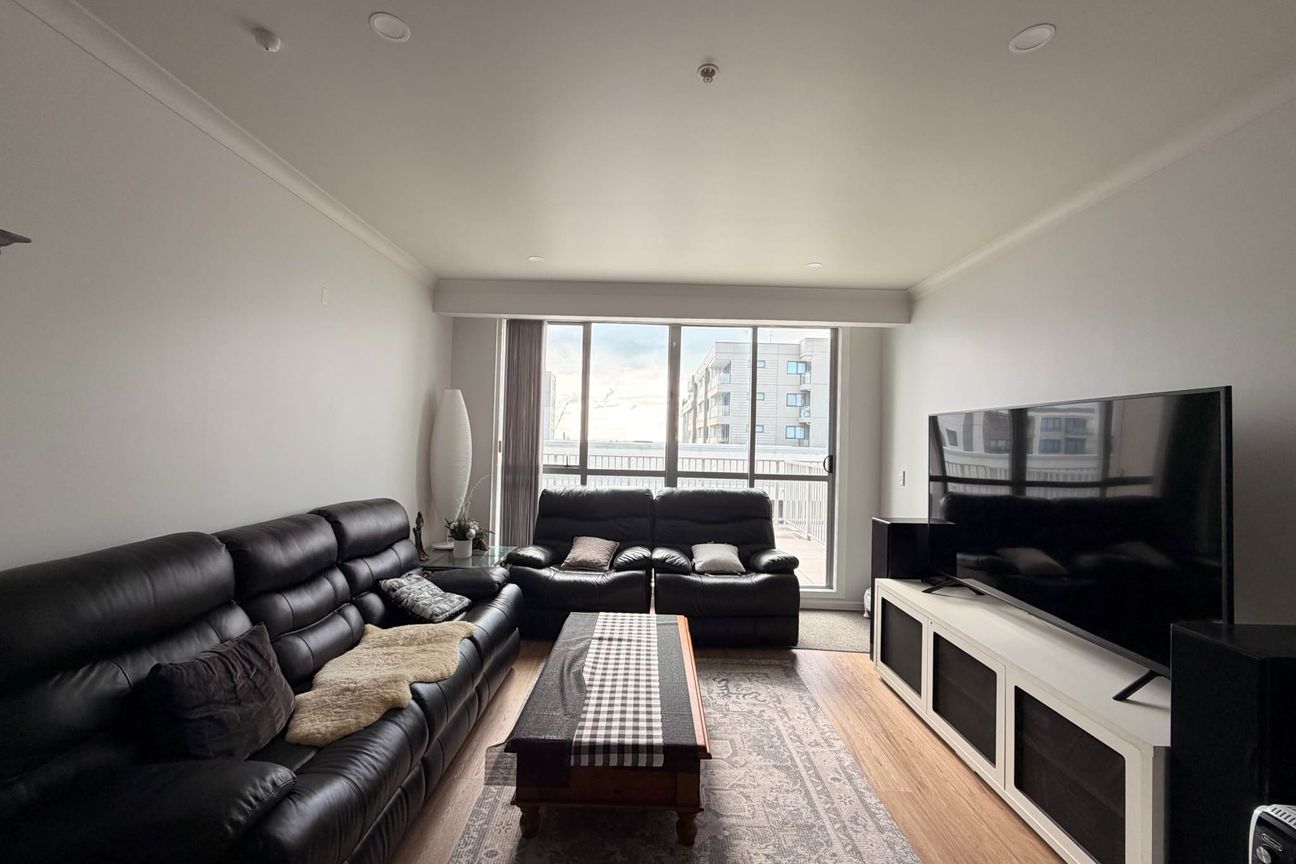 Beautiful 1 Bedroom Penthouse Awaits - Widok 3