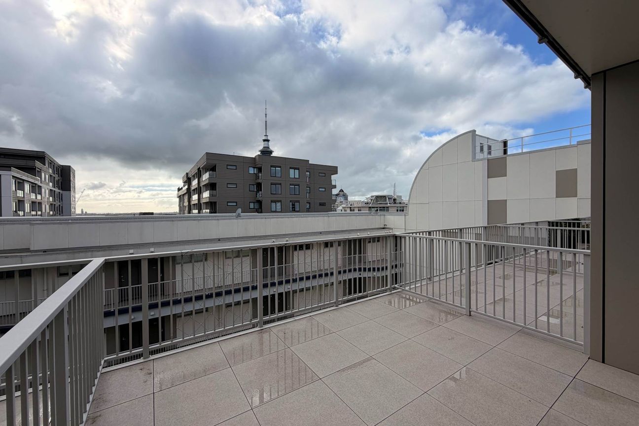 Beautiful 1 Bedroom Penthouse Awaits - Widok 5