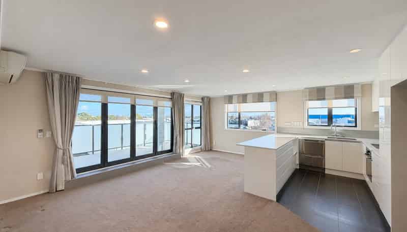 8/9 Freeman Way, Manukau