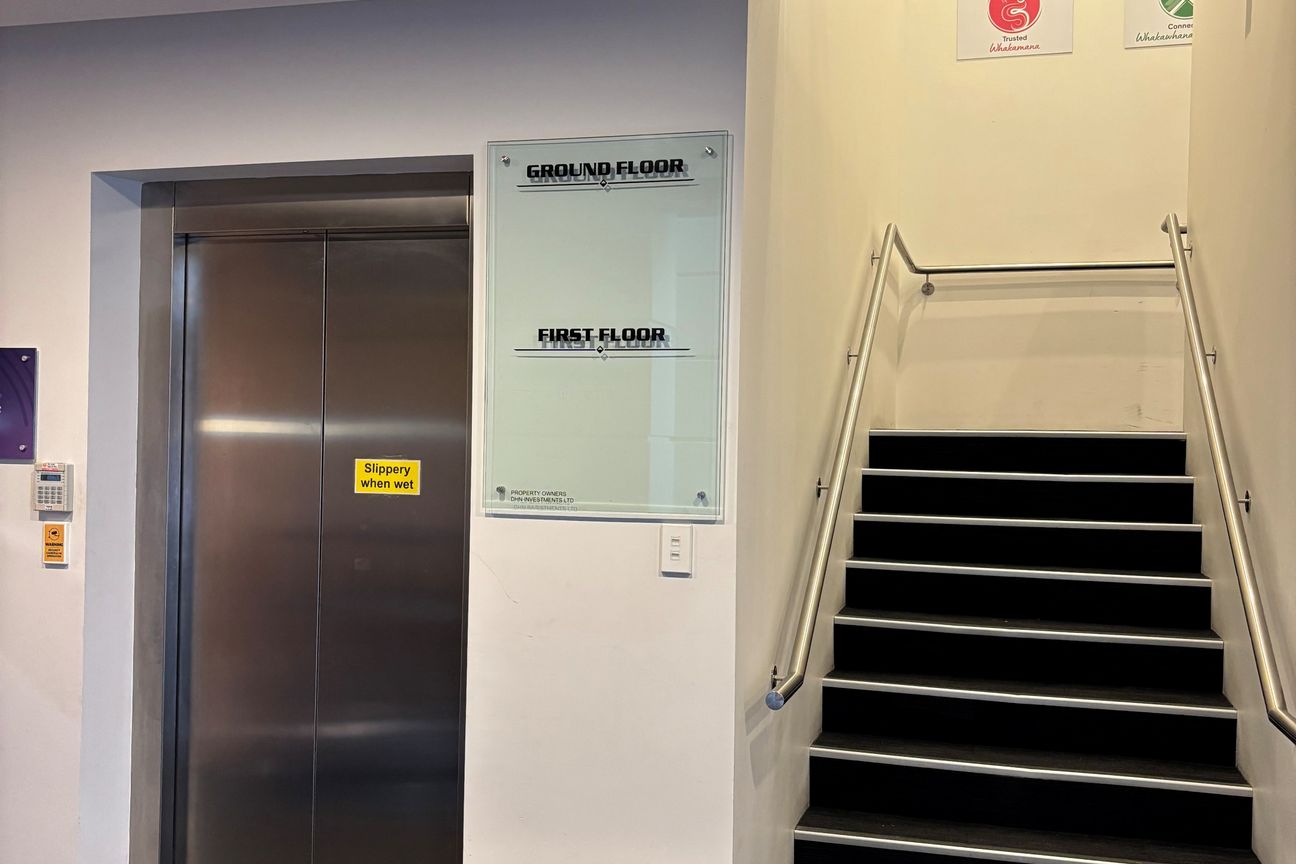 First Floor Office with 21 Car Parks - Vista 3