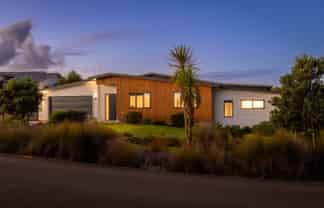 21 Ferndale Drive, Waikanae