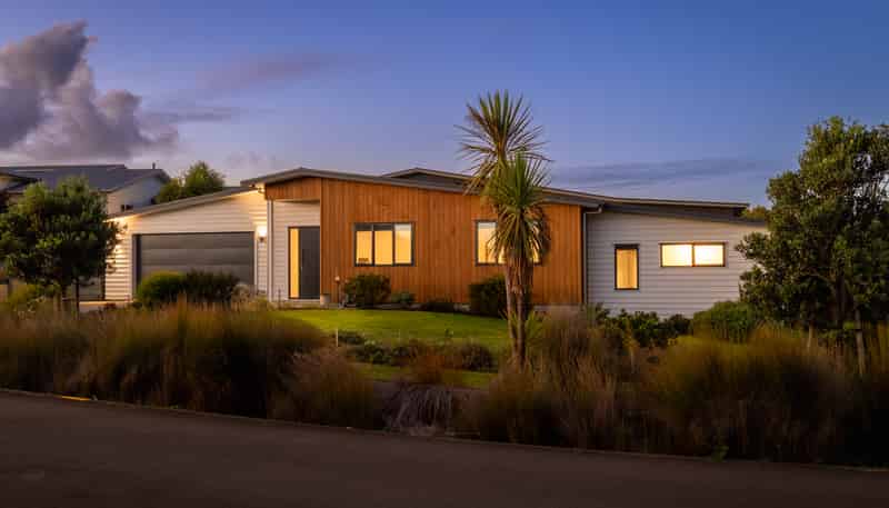 21 Ferndale Drive, Waikanae