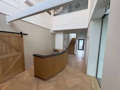 Flexible ground floor office