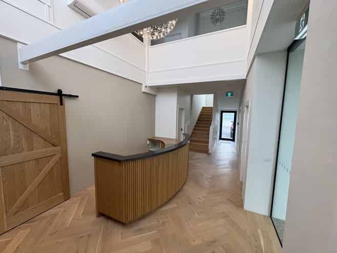 Flexible ground floor office