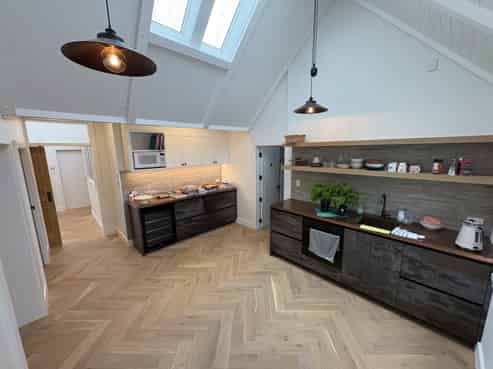 Flexible ground floor office