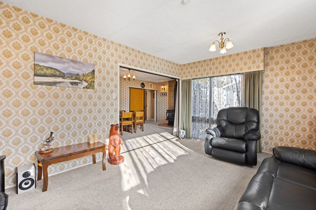 Retro Charm, Modern Potential - Deceased Estate – další