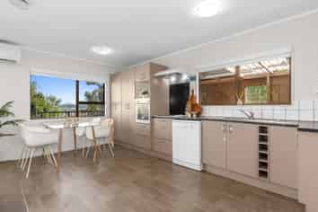 8 Panorama Drive, Parahaki