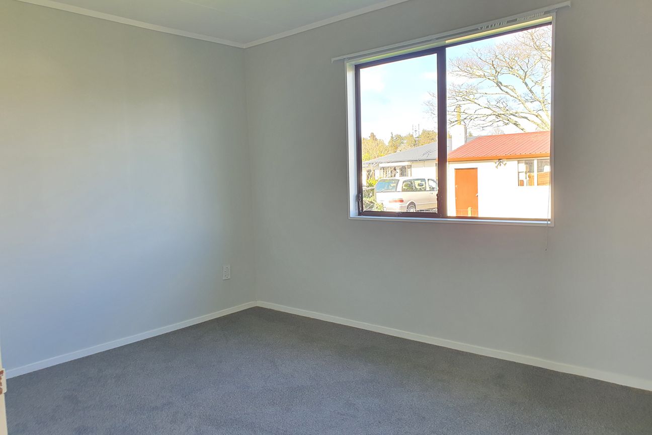 84a Enderley Avenue - Meer