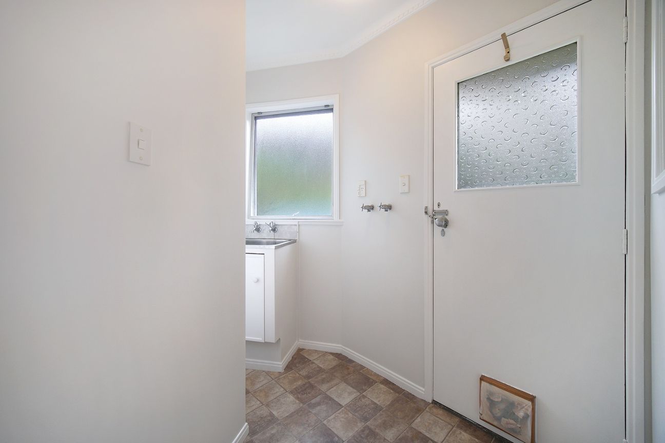 Newly Renovated Large 3 bedroom  - What a Location! - Widok 4
