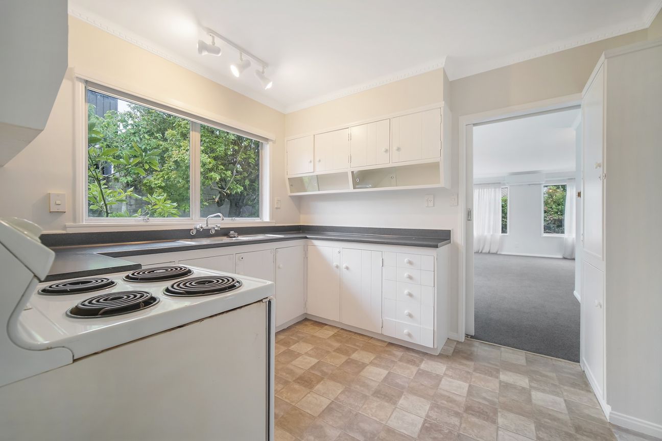 Newly Renovated Large 3 bedroom  - What a Location! - Widok 3