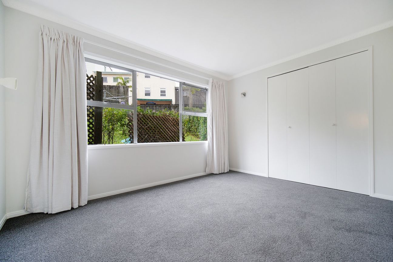 Newly Renovated Large 3 bedroom  - What a Location! - Widok 6