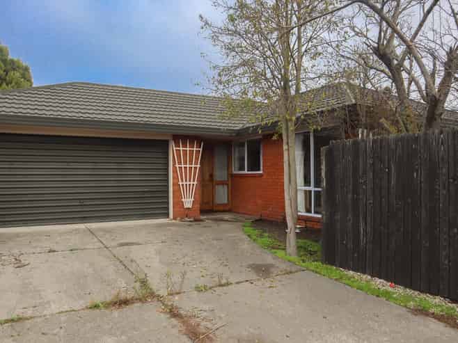 4 Travis Road, Burwood