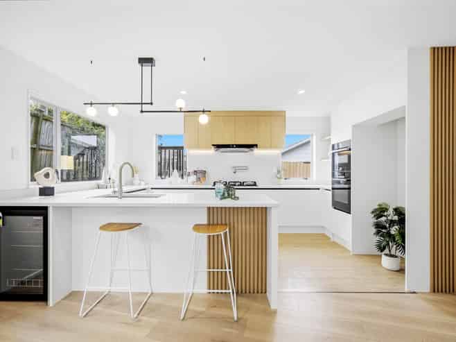 27A Lyttelton Avenue, Forrest Hill