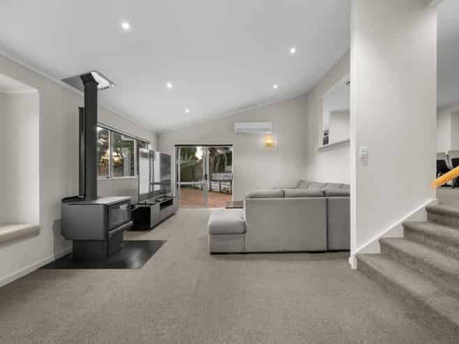 105 Waitakere Road, Waitakere