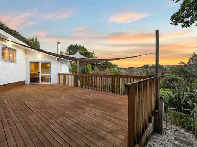 105 Waitakere Road, Waitakere