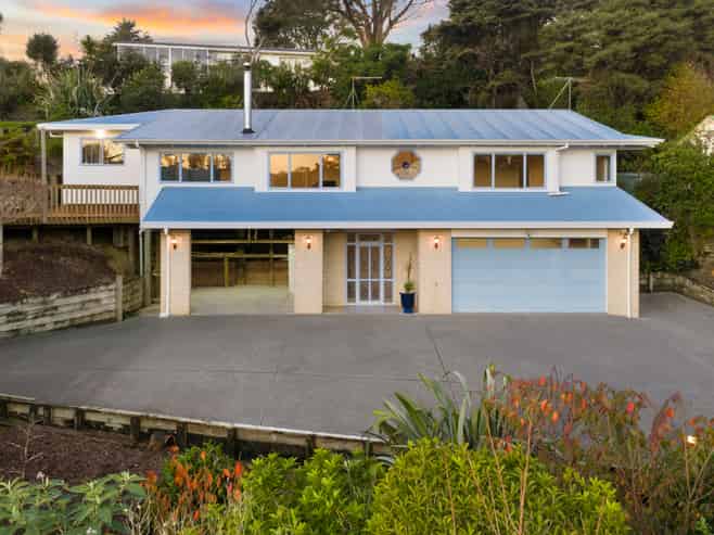 105 Waitakere Road, Waitakere