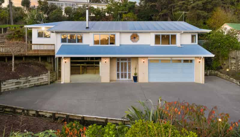 105 Waitakere Road, Waitakere