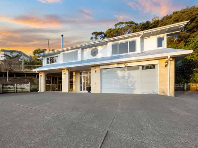 105 Waitakere Road, Waitakere