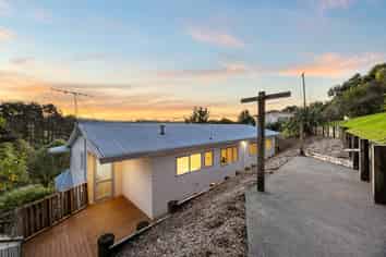 105 Waitakere Road, Waitakere