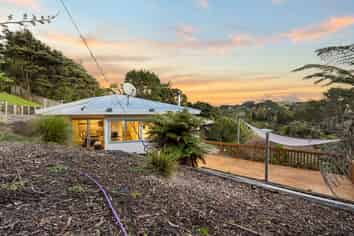 105 Waitakere Road, Waitakere