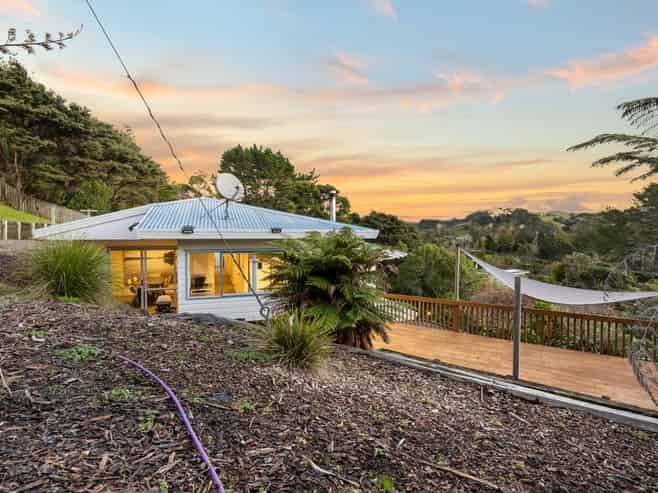 105 Waitakere Road, Waitakere