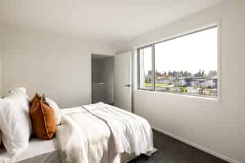 10 Jacks Landing Drive, Hamilton Lake